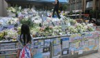 圖為事發之後台北捷運板南線江子翠站三號出口的獻花與留言情形。攝影/公民記者大暴龍