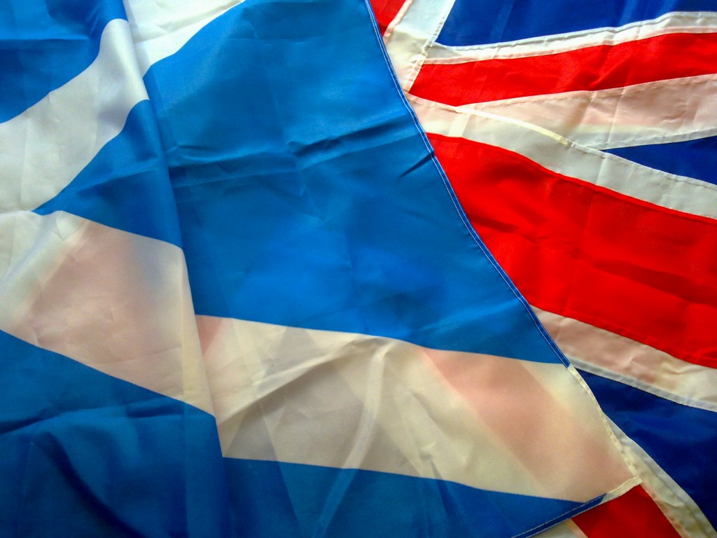 苏格兰与英国国旗，by the Laird of Oldham. Shared under a Creative Common Licence